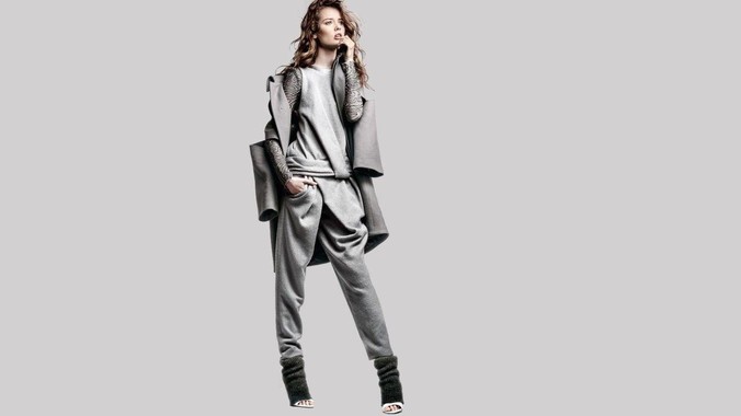 大部分语言都用尖括号<>表示泛型，为什么golang要标新立异用中括号？